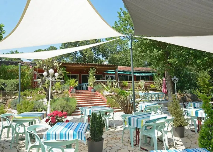 Camping Mobil - Terrasse A - Api-1-52-1697 Grimaud